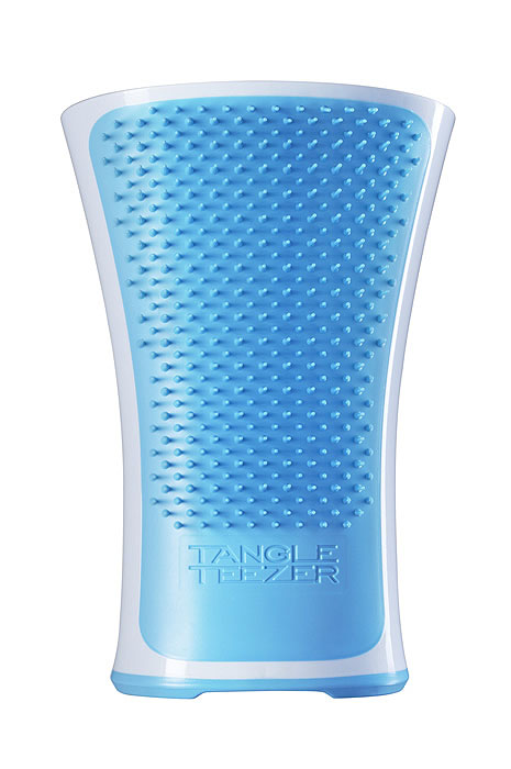 Tangle Teezer Расческа для волос Aqua Splash. Blue Lagoon337-98065HVD Tangle Teezer Расческа для волос Aqua Splash. Blue Lagoon337-98065HVDПрофессиональная распутывающая расческа Tangle Teezer Aqua Splash идеально подходит для всех типов волос. Оригинальная форма зубчиков обеспечивает двойное действие и позволяет быстро и безболезненно расчесать влажные и сухие волосы.Расческа незаменима при мытье головы, принятии душа и морских ванн, во время спа-процедур, позволяя равномерно распределить на волосах средства для ухода.Уникальная эргономичная закругленная форма и нескользящая поверхность корпуса гарантируют надежность и удобство использования в воде.Товар сертифицирован.