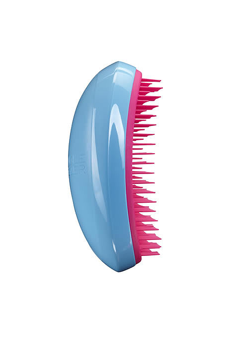 Tangle Teezer Расческа для волос Salon Elite. Blue Blush338-8940 Tangle Teezer Расческа для волос Salon Elite. Blue Blush338-8940Профессиональная распутывающая расческа Tangle Teezer Salon Elite идеально подходит для всех типов волос. Оригинальная форма зубчиков обеспечивает двойное действие и позволяет быстро и безболезненно расчесать влажные и сухие волосы. Благодаря эргономичному дизайну, расческу удобно держать в руках, не опасаясь выскальзывания.Товар сертифицирован.