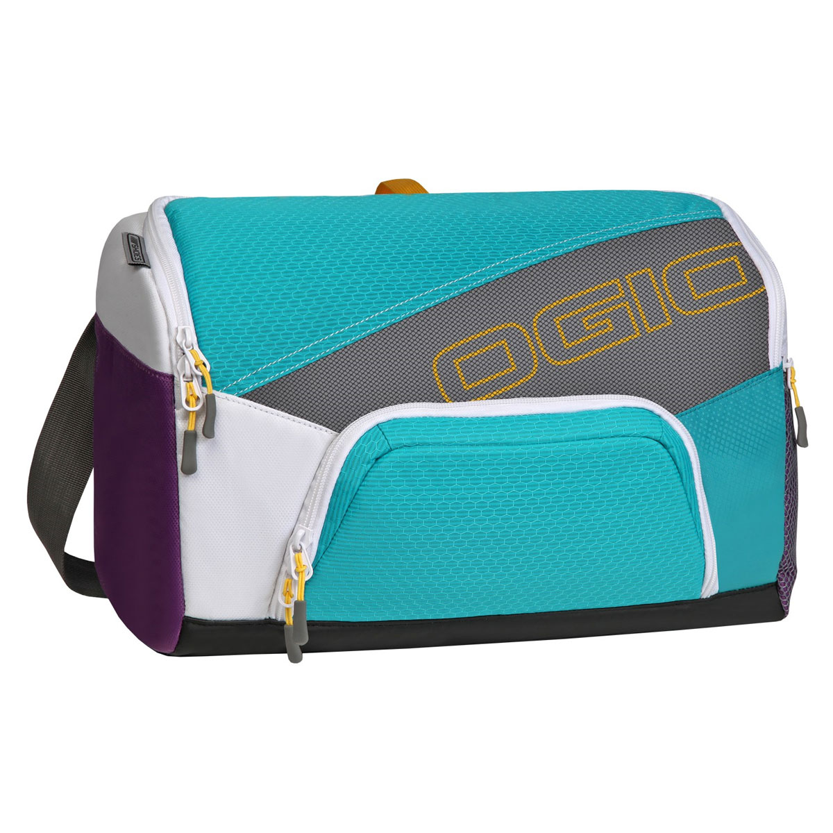 Сумка OGIO Quickdraw, цвет: голубой, фиолетовый. 112041.37773298с-1 Сумка OGIO Quickdraw, цвет: голубой, фиолетовый. 112041.37773298с-1Спортивная сумка OGIO Quickdraw подойдет людям, которые не привыкли таскать с собой габаритные сумки.Плечевая спортивная сумка OGIO - это Ваш помощник в спортивной жизни. Компактная сумка легко поместит в себе пару обуви, футболку с шортами, шейкер, мелкие вещи и электронные гаджеты.Особенности:Основное отделение отлично вмещает обувь для бега и сменную одежду.Внутренний карман для бутылки с водой.Дополнительное специальное отделение под крышкой для хранения продуктов питания.Внутренний карман для ключей и ценных вещей.Наружный карман с подбивкой для хранения ценных вещей.Легкая, износоустойчивая и прочная на разрыв ткань.Скрытая сетка для вентиляции основного отделения.Боковой карман с двусторонней застежкой на молнии носостойкое и устойчивое к истиранию брезентовое основание.Вентилируемая задняя стенка с системой проветривания.Простой регулируемый наплечный ремень Надежно закрепленный ремень для переноски.Яркая подкладка.Объем: 15 л.Материал: кареточная ткань 420D, кареточная ткань 210D.