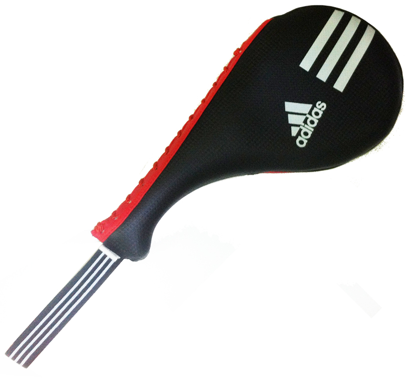 Ракетка для тхэквондо двойная Adidas Kids Double Target Mitt, цвет: красно-черный. Размер XSadiTKT02 Ракетка для тхэквондо двойная Adidas Kids Double Target Mitt, цвет: красно-черный. Размер XSadiTKT02Двойная ракетка Adidas Kids Double Target Mitt предназначена для тренировочных занятий по тхэквондо и другим единоборствам. Выполнена из полиуретана. Удобная рукоятка упрощает работу с ракеткой. Оснащена ремешком.