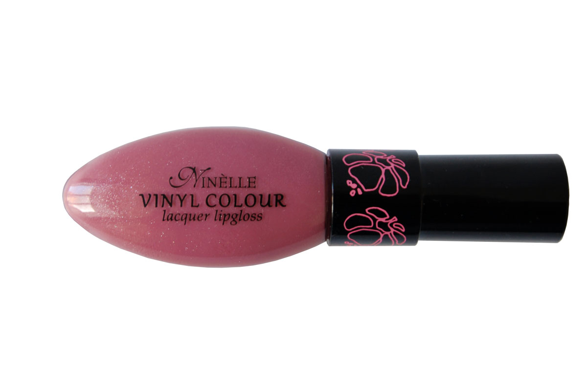 Ninelle Лаковый блеск для губ Vinyl Colour, тон № 524, 12 мл842N10551 Ninelle Лаковый блеск для губ Vinyl Colour, тон № 524, 12 мл842N10551Лаковый блеск для губ Vinyl Colour придает эффект виниловых лаковых губ с насыщенным чувственным цветом! Гипоаллергенно. Товар сертифицирован.