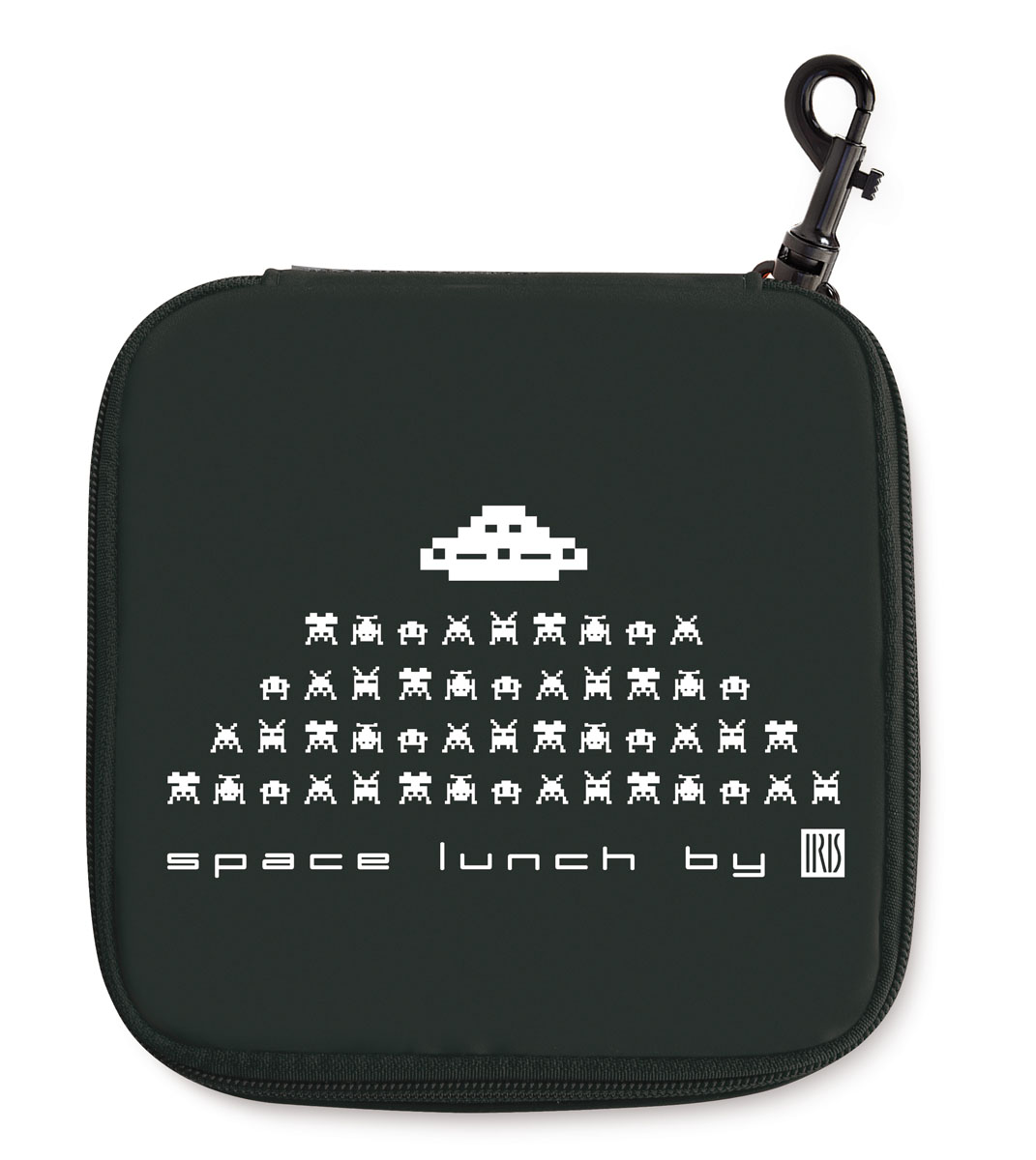 IRIS Термобутербродница KIDS(15x15см)/ Черная9911-TB IRIS Термобутербродница KIDS(15x15см)/ Черная9911-TBИдеально подходит, чтобы взять в школу, на прогулку или в поездку. В течение нескольких часов сохранит еду свежей и вкусной благодаря специальному внутреннему покрытию из теплоизолирующего материала. Специальный фиксирующий поясок не позволит бутерброду распасться. Внутренний карман для салфеток. Плотный материал стенок сохранит бутерброд от любых внешних воздействий и сохранит его форму. Можно написать имя и контактные данные владельца. Безопасный пластмассовый карабин позволит легко пристегнуть бутербродницу к ранцу или сумке. Заменяет все одноразовые упаковки. При бережном использовании прослужит не один год.