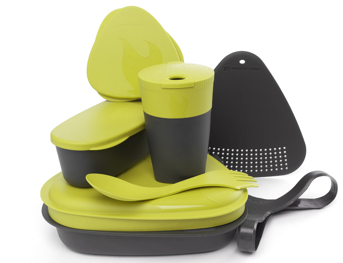 Набор походной посуды Light My Fire MealKit 2.0, цвет: лайм, 10 предметовa026124 Набор походной посуды Light My Fire MealKit 2.0, цвет: лайм, 10 предметовa026124Набор походной посуды Light My Fire MealKit 2.0 отлично подойдет для обедов на работе, в школе, для пикника, походов и загородного отдыха. Набор включает в себя: контейнер с крышкой, которая так же может использоваться как тарелка, ловилку Spork Original, которая сочетает в себе ложку, вилку, нож, герметичную коробочку с мерной шкалой SnapBox original, герметичную коробочку c мерной шкалой SnapBox oval, складную кружку Pack-up-Cup, комбинированную разделочную доску и удерживающий резиновый ремешок.Набор можно мыть в посудомоечной машине и использовать в микроволновой печи. Кроме того, набор Light My Fire MealKit 2.0 не тонет в воде! С таким набором не возможно остаться незамеченным.Размер контейнера (с учетом крышки): 19 см х 19 см х 6 см.Объем контейнера: 900 мл. Объем крышки: 500 мл. Длина ловилки: 17 см. Размер кружки (в разложенном виде): 7 см х 7 см х 10,5 см. Объем кружки: 260 мл. Размер кружки (в сложенном виде): 7 см х 7 см х 4 см. Размер разделочной доски: 15 см х 15,5 см. Размер коробочки SnapBox oval (с учетом крышки): 16,5 см х 7 см х 5 см. Объем коробочки SnapBox oval: 320 мл. Размер коробочки SnapBox original (с учетом крышки): 9,5 см х 9,5 см х 4 см. Объем коробочки SnapBox original: 170 мл.