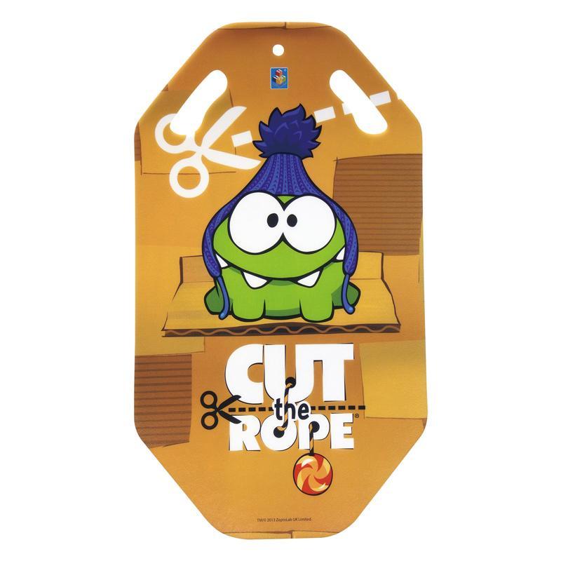 Ледянка 1toy Cut the Rope, длина 92 смТ56335 Ледянка 1toy Cut the Rope, длина 92 смТ56335Ледянка с красочным дизайном героев популярной игры Cut the Rope. Несмотря на то, что ледянка очень легкая и прочная, на ней можно кататься практически с любых горок. Изготовлена из прочного вспененного пластика. Прорези для рук позволят не упасть при спуске с крутых горок. Яркий рисунок будет долго держаться даже при интенсивном катании.