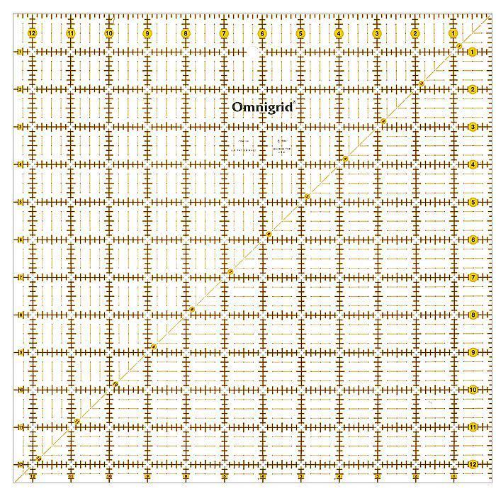 Линейка универсальная Prym Omnigrid для пэчворка, с дюймовой шкалой, 31,75 см х 31,75 см611647 Линейка универсальная Prym Omnigrid для пэчворка, с дюймовой шкалой, 31,75 см х 31,75 см611647Универсальная линейка Prym Omnigrid с дюймовой шкалой выполнена из высококачественного прозрачного пластика. Разметки на линейке выполнены высокостойкой краской. Предназначена для пэчворка и шитья. Линейка обеспечивает точность при раскрое различных форм изделий: квадратов, полосочек, треугольников. По краям на линейке имеется разметка для припуска, которая соответствует 1,27 см. Для точного раскроя различных форм на линейку нанесена диагональная разметка угла в 45°.