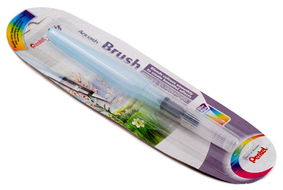 Кисть с резервуаром Pentel Aquash Brush, широкая, 10 млXFRH/1-B Кисть с резервуаром Pentel Aquash Brush, широкая, 10 млXFRH/1-BКисть Pentel Aquash Brush - это широкая кисть для рисования в технике акварели, с резервуаром для воды и тонким наконечником из синтетического ворса. Этот уникальный инструмент для рисования объединяет в себе и кисть, и емкость для воды! Все, что нужно для начала работ, - это налить воды в резервуар. При нажатии на мягкий корпус вода поступает к кисти. Стряхиванием с кисти капелек воды можно создать интересный эффект на картине. Такой кистью краски легко смешиваются и эффект размытости получается чистым и прозрачным. Объем резервуара: 10 мл. Длина кисти: 15,5 см.