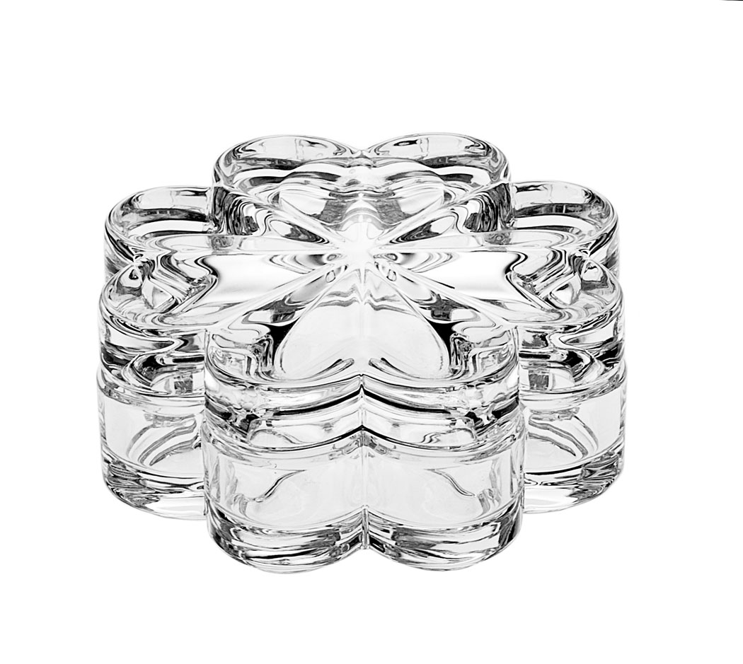 Доза-шкатулка Crystal Bohemia Цветок, диаметр 12,5 см990/55301/1/46320/128-109 Доза-шкатулка Crystal Bohemia Цветок, диаметр 12,5 см990/55301/1/46320/128-109Доза-шкатулка Crystal Bohemia Цветок выполнена из граненого высококачественного хрусталя. Она излучает приятный блеск и издает мелодичный звон. Шкатулка сочетает в себе изысканный дизайн с максимальной функциональностью. Она не только украсит дом и подчеркнет ваш прекрасный вкус, но и станет отличным подарком. Диаметр: 12,5 см. Высота (без учета крышки): 3,5 см.