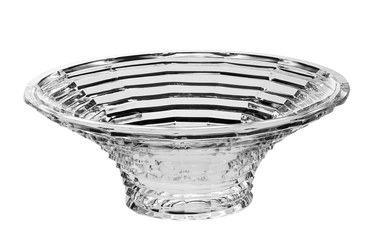 Салатник Crystal Bohemia, диаметр 33 см990/61510/0/47600/330-109 Салатник Crystal Bohemia, диаметр 33 см990/61510/0/47600/330-109Салатник Crystal Bohemia изготовлен из хрусталя и выполнен в форме большой чаши, декорирован рельефом в полоску. Данный салатник сочетает в себе изысканный дизайн с максимальной функциональностью. Он прекрасно впишется в интерьер вашей кухни и станет достойным дополнением к кухонному инвентарю. Такой салатник не только украсит ваш кухонный стол и подчеркнет прекрасный вкус хозяйки, но и станет отличным подарком. Диаметр: 33 см. Высота: 11 см. Диаметр дна: 12 см.