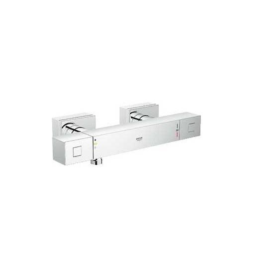 Термостатический смеситель для душа GROHE Grohtherm Cube (34488000)4005176940620 Термостатический смеситель для душа GROHE Grohtherm Cube (34488000)4005176940620GROHE Grohtherm Cube: безупречно точный и эстетически привлекательный душевой термостат Если Вам нравится строгий дизайн, основанный на четких линиях, выберите для оснащения своей ванной комнаты этот прогрессивный и точный термостат. За счет картриджа с технологией GROHE TurboStat он защитит Вас от неприятных колебаний температуры воды во время принятия душа. Его рукоятки кубической формы отличаются великолепной эргономикой и обеспечивают точность управления. Кольцевая шкала GROHE EasyLogic с четкими отметками на корпусе смесителя вместо рукояток делает процесс настройки температуры и напора воды простым и интуитивно понятным. Стопор SafeStop оберегает детей и взрослых от ошпаривания, а клавиша EcoButton позволяет с комфортом экономить воду по желанию. Благодаря сияющему хромированному покрытию GROHE StarLight, данное устройство сохранит свой ослепительный внешний вид на многие годы. Для поддержания его безупречной чистоты достаточно протирания сухой салфеткой. Особенности: ...