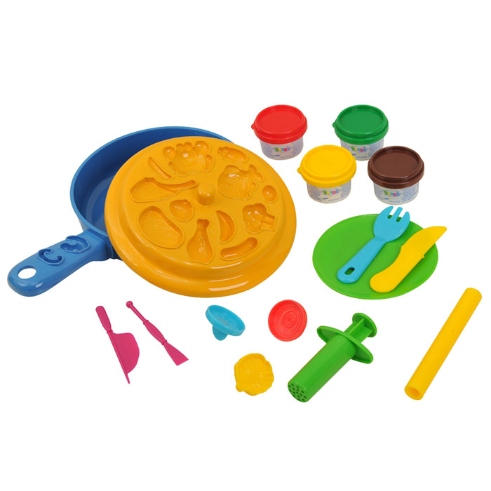 Playgo Набор для лепки Dough Chef Frying Pan15293 Playgo Набор для лепки Dough Chef Frying Pan15293Набор для лепки Playgo Dough Chef Frying Pan представляет собой сочетание моделирования и игры. Набор включает в себя: 4 баночки массы для лепки по 28 г (красный, желтый. зеленый, коричневый), 2 стека для моделирования, шприц для выдавливания, 3 пресс-формочки, 1 палитру форм, скалку, сковороду, вилку, нож, тарелку. Входящая в набор пластилиновая масса разработана специально для детей, очень мягкая, приятно пахнет, ее не надо разминать перед лепкой.Пластилин быстро высыхает, не имеет запаха, не липнет к рукам и одежде, легко смывается, а так же легко смешивается, что позволяет получать новые цвета. Оба стека, вилка и нож выполнены из пластика и не имеют острых концов, что безопасно для вашего малыша. С помощью стеков он сможет легко и быстро разрезать массу. Фигурный шприц для выдавливания поможет вашему малышу легко создать детали в форме узких палочек. С помощью пресс-формочек, палитры форм и скалки ваш ребенок сможет создать фигурки различных продуктов питания. При помощи этого набора ваш ребенок сможет своими руками изготовить аппетитные и яркие блюда.Работа с пластилином развивает мелкую моторику пальцев малыша, пространственное воображение, фантазию.