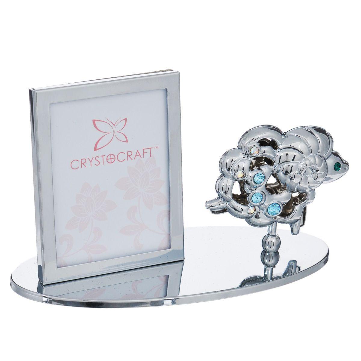 Фоторамка Crystocraft Овечка, цвет: серебристый, 4,5 х 5,5 смU0402-042-CBL Фоторамка Crystocraft Овечка, цвет: серебристый, 4,5 х 5,5 смU0402-042-CBLФоторамка Crystocraft Овечка изготовлена из высококачественной стали. Фигурка овечки инкрустирована разноцветными кристаллами Swarowski. Роскошная фоторамка Crystocraft - прекрасное украшение письменного стола, а также чудесный подарок к любому случаю. Более 30 лет компания Crystocraft создает качественные, красивые и изящные сувениры, декорированные различными кристаллами Swarovski. Материал: сталь, стекло. Размер основания: 10 см х 4,5 см. Размер фоторамки: 4,5 см х 5,5 см.
