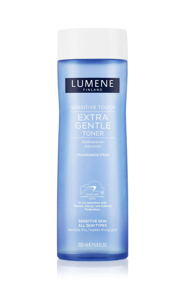 LUMENE Деликатный очищающий тоник Lumene Sensitive TouchNL50-81287 LUMENE Деликатный очищающий тоник Lumene Sensitive TouchNL50-81287SENSITIVE TOUCH EXTRA GENTLE TONER ДЕЛИКАТНЫЙ ОЧИЩАЮЩИЙ ТОНИК LUMENE SENSITIVE TOUCH С экстрактом семян льна Для всех типов кожи. Подходит для чувствительной кожи. Бережно успокаивает и укрепляет кожу, способствует снятию раздражения. Подходит для области вокруг глаз. Разработано при содействии Финской федерации по борьбе с аллергией и астмой.