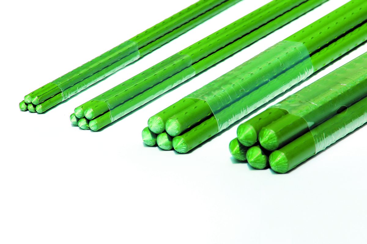 Опора для растений Green Apple, цвет: зеленый, диаметр 1,1 см, длина 75 см, 5 штGCSP-11-75 Опора для растений Green Apple, цвет: зеленый, диаметр 1,1 см, длина 75 см, 5 штGCSP-11-75Опора для растений Green Apple выполнена из высококачественного металла, покрытого цветным пластиком. В наборе 5 опор, выполненных в виде ствола растения с шипами. Такие опоры широко используются для поддержки декоративных садовых и комнатных растений. Также могут применяться для поддержки вьющихся растений в парниках. Диаметр опоры: 1,1 см. Комплектация: 5 шт.