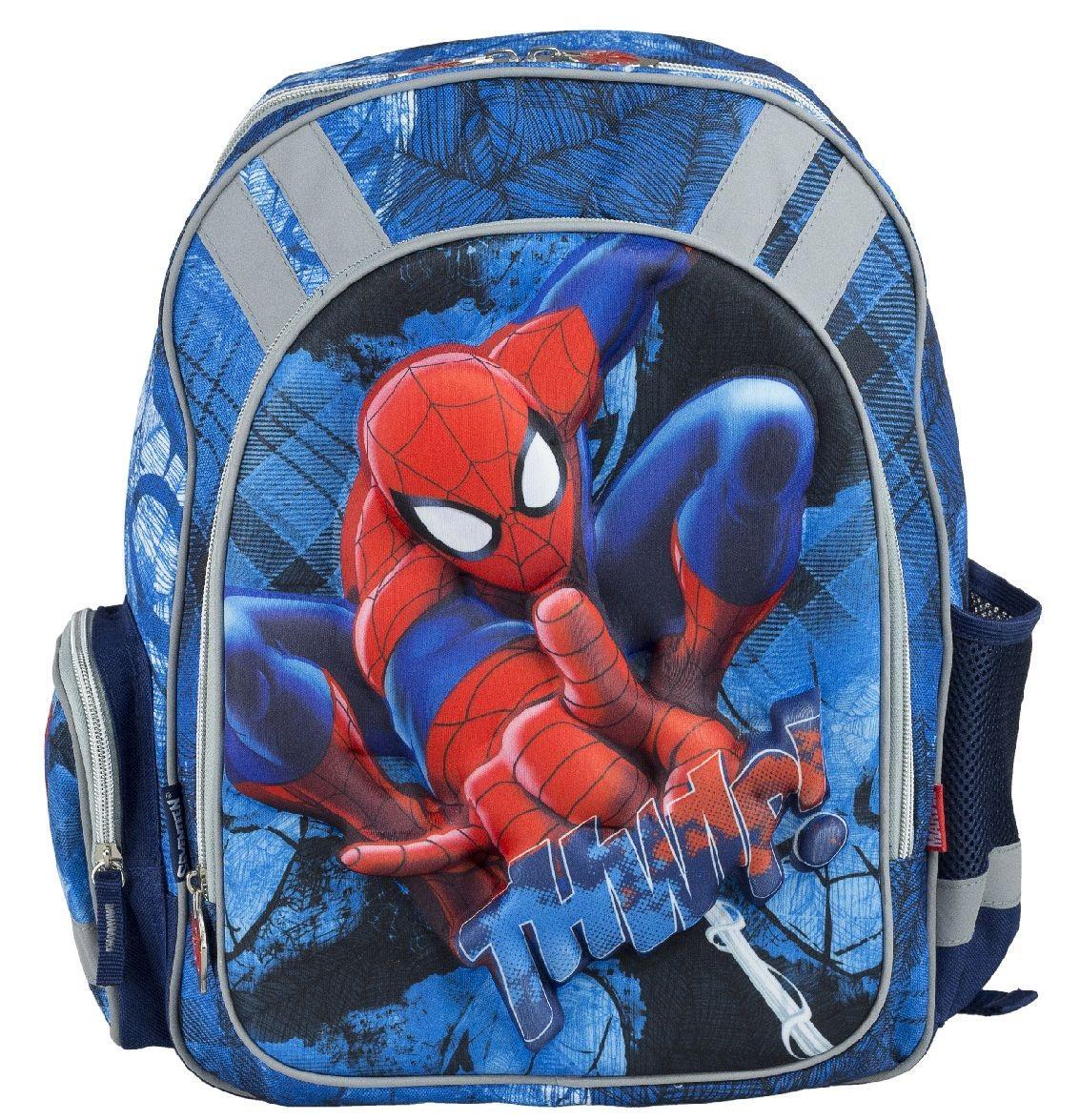 Рюкзак школьный Spider-Man, цвет: темно-синий, голубой. SMCB-RT2-836E72523WD Рюкзак школьный Spider-Man, цвет: темно-синий, голубой. SMCB-RT2-836E72523WDРюкзак школьный Spider-Man обязательно понравится вашему школьнику. Выполнен из прочных и высококачественных материалов, дополнен объемным и реалистичным изображением Человека-паука.Содержит одно вместительное отделение, закрывающееся на застежку-молнию с двумя бегунками. Бегунки застежки оформлены металлическими держателями в виде паука. Внутри отделения находятся две перегородки для тетрадей или учебников, а также открытый карман-сетка. Дно рюкзака можно сделать жестким, разложив специальную панель с пластиковой вставкой, что повышает сохранность содержимого рюкзака и способствует правильному распределению нагрузки. Лицевая сторона оснащена накладным карманом на молнии. По бокам расположены два накладных кармана: на застежке-молнии и открытый, стянутый сверху резинкой. Специально разработанная архитектура спинки со стабилизирующими набивными элементами повторяет естественный изгиб позвоночника. Набивные элементы обеспечивают вентиляцию спины ребенка. Плечевые лямки анатомической формы равномерно распределяют нагрузку на плечевую и воротниковую зоны. Конструкция пряжки лямок позволяет отрегулировать рюкзак по фигуре. Рюкзак оснащен эргономичной ручкой для удобной переноски в руке. Светоотражающие элементы обеспечивают безопасность в темное время суток.Многофункциональный школьный рюкзак станет незаменимым спутником вашего ребенка в походах за знаниями.Вес рюкзака без наполнения: 700 г.Рекомендуемый возраст: от 7 лет.