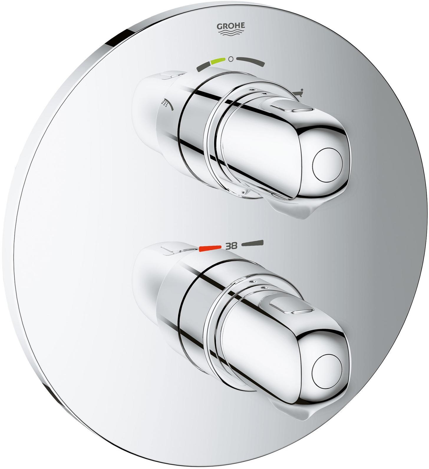 Термостат для ванны GROHE Grohterm 1000 New (внешняя монтажная часть для использования с GROHE Rapido T), хром655.01 Термостат для ванны GROHE Grohterm 1000 New (внешняя монтажная часть для использования с GROHE Rapido T), хром655.01GROHE Grohtherm 1000 New: термостатический комплект наружного монтажа для ванны – изящный блок управления для встраиваемых термостатовЭтот стильный комплект наружной части с регуляторами позволяет с легкостью управлять температурой и напором воды. С помощью встроенного регулятора AquaDimmer Eco можно плавно переключать поток воды между выпусками для ванны и душа. Эргономичные металлические рукоятки легко захватываются рукой, а сияющее покрытие GROHE StarLight оживляет интерьер ванной комнаты. Для защиты всех членов семьи от ошпаривания данный комплект регуляторов оснащен зарекомендовавшим себя механизмом SafeStop, который не позволяет пользователям случайно увеличить температуру воды до опасных значений. В соответствии с обязательствами по охране окружающей среды, которые взяла на себя компания GROHE, данное устройство оснащено переключателем EcoButton для перехода в режим 50-процентной экономии воды. Система GROHE QuickFix позволит установить комплект регуляторов при минимальных затратах усилий.Этот комплект наружной части, предназначенный для настенного монтажа, должен устанавливаться в комбинации с совместимым встраиваемым душевым термостатом GROHE (35500000). В его конструкции применяется технология GROHE TurboStat, которая обеспечивает надежное поддержание заданной температуры воды на протяжении всего купания.Особенности:Комплект верхней монтажной части для GROHE Rapido T 35 500 000 Без встраиваемого механизма GROHE StarLight хромированная поверхностьGROHE MetalGrip эргономичная металлическая рукоятка Стопор безопасности при 38°C GROHE EcoJoy - технология совершенного потока при уменьшенном расходе водыGROHE AquaDimmer Plus многофункциональный - регулировка расхода - переключатель: ванна/душ - GROHE EcoButton (встроенная кнопка с функцией экономии воды для душа) С настенными розетками GROHE QuickFix ( скрытые эксцентрики, уплотнение, скрытый монтаж) Рекомендованное минимальное давление 1.0 барСерия: Grohtherm 1000 New; цвет: хром