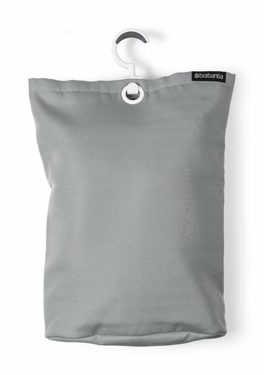 Сумка для белья Brabantia, подвесная, цвет: серый105906 Сумка для белья Brabantia, подвесная, цвет: серый105906Прочная текстильная сумка для белья Brabantia - это отличное приобретение для вашего дома. Порой грязное белье можно найти в самых неожиданных местах. Чтобы этого избежать, просто положите его в сумку и повесьте в каждой комнате - получаем идеальный порядок! Если вы собрались стирать, просто выгрузите белье в стиральную машину, перевернув за специальную петельку, расположенную на дне сумки. Сумка существенно экономит место, ее можно подвесить на ручку двери, бельевую веревку, в шкаф. Изделие имеет большой вращающийся крючок с нескользящей поверхностью, выполненный из пластика. Сумка вместительна - объем до 35 литров.