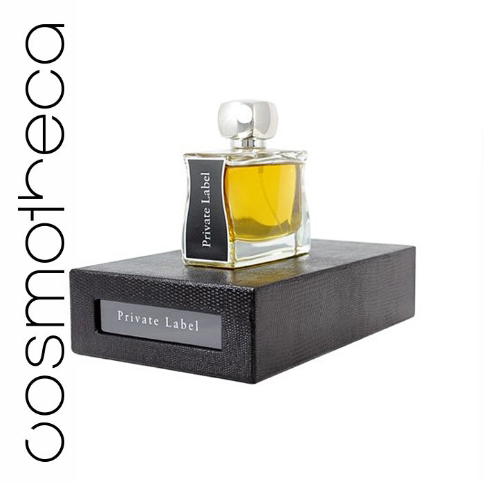 Jovoy парфюмерная вода Private label, 50 мл70369 Jovoy парфюмерная вода Private label, 50 мл70369Идеальный восточный аромат. Архетипичный шлейфовый аромат: оставляет шлейф, но при этом другие ноты не ослабевают со временем. Верхняя нота: абсолют травы папируса. Нота сердца: ветивер, кожа, пачули. Базовая нота: смола ладанника, сандал, береза, кедр.