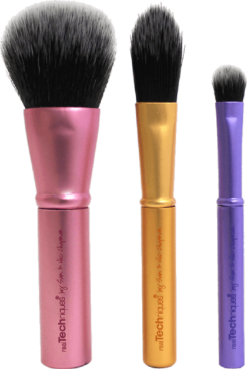 Real Techniques Mini Brush Trio Мини набор кистейRT1416 Real Techniques Mini Brush Trio Мини набор кистейRT1416Real Techniques Mini brush trio - Дорожный мини-набор кистей Mini Brush Trio – набор мини-кистей для макияжа. Идеален для повседневного использования. Поможет создать красивый макияж и дома и в поездке. В набор входят: Mini face brush - мини-кисть для лица (румяна, бронзер, пудра). Общая длина - 9,8 см, ворс - 2,5 см. Mini foundation brush - мини-кисть для основы. Общая длина - 8,8 см, ворс - 2,3 см. Mini shading brush - мини-кисть для теней. Общая длина - 7 см, ворс - 1 см. Мини упаковка для хранение кистей. Материал: искусственный ворс - таклон ручной набивки и стрижки (не вызывают аллергии, гигиеничен, легко моется, быстро сохнет). Металлическая ручка для удобного использования.