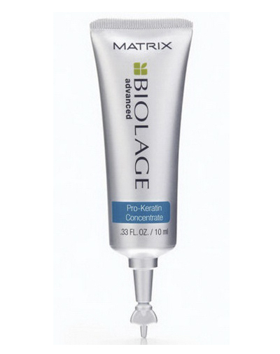 Matrix Biolage Keratindose концентрированная сыворотка 10Х10млE0737000 Matrix Biolage Keratindose концентрированная сыворотка 10Х10млE0737000Сыворотка для поврежденных или подверженных химической обработке волос содержит в себе самую высокую концентрацию Про-кератина и Шелка. Концентрат глубоко и экстренно восстанавливает волосы и наполняет их жизненной силой и красотой. Восполняет запас протеинов истощенных участков сильно поврежденных волос. Укрощает вьющиеся волосы. Создает дополнительную защиту волос от внешних факторов. Рекомендуется для восстановления волос, подверженных частому химическому воздействию (обесцвечивание, мелирование и химзавивки).