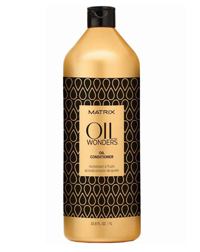 Matrix Oil Wonders Кондиционер 1 ЛP0959000 Matrix Oil Wonders Кондиционер 1 ЛP0959000Невесомый кондиционер,обогащенный Марокканским аргановым маслом, придает дополнительное сияние, разглаживая кутикулу волоса, тем самым упрощая процесс укладки. Средство возвращает волосам дисциплину, делает их мягкими на ощупь.