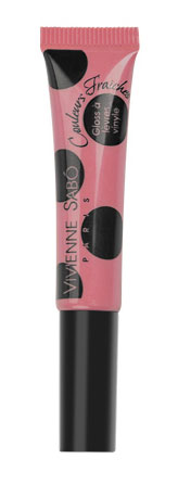 Vivienne Sabo Лаковый блеск для губ Couleurs Fraiches тон 05, 8млD215235005 Vivienne Sabo Лаковый блеск для губ Couleurs Fraiches тон 05, 8млD215235005Необычайно свежие карамельно-сливочные цвета блеска для губ Couleurs Fraiches – идеальный вариант на все случаи жизни. Формула обогащена компонентами, восстанавливающими упругость губ. Аппетитная капля с ягодным ароматом при помощи тонкой кисточки прекрасно распределяется по поверхности губ и придает им глянцевый виниловый блеск. В составе: •Масло Жожоба – смягчение и увлажнение •Эмоленты – увлажнение