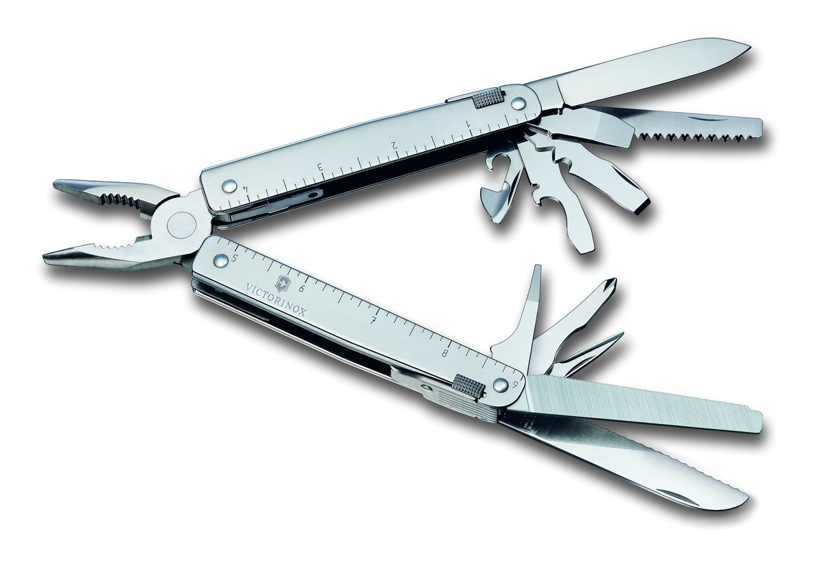Мультитул Victorinox SwissTool, цвет: стальной, 27 функций, 11,5 см3.0323.N Мультитул Victorinox SwissTool, цвет: стальной, 27 функций, 11,5 см3.0323.NМультитул Victorinox SwissTool выполнен из высококачественной нержавеющей стали. Он имеет стильный дизайн и эргономичную рукоятку. Мультитул включает в себя 27 функций. Поставляется в комплекте с нейлоновым чехлом. Функции: Плоскогубцы. Отвертка 2 мм, 3 мм, 5 мм, 7,5 мм. Кусачки для проволоки (твердостью не более 40 HRc). Открывалка для бутылка. Лезвие. Лезвие с серрейторной заточкой. Напильник. Пила по металлу. Пила по дереву. Шило с режущей кромкой. Крестообразная отвертка 1+2. Стамеска. Долото. Приспособление для сгибания проволоки. Приспособление для зачистки проводов. Проволочный скребок. Консервный нож. Линейка сантиметровая (23 см). Линейка дюймовая (9 дюймов). Обжимные щипцы. Кусачки для твердой проволоки. Отверстие для страховочного провода. Индивидуальные пружины. Фиксатор. Длина в сложенном виде: 11,5 см. Длина в разложенном...
