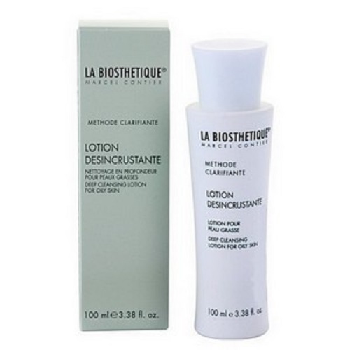 La Biosthetique Специальный лосьон-дезинкрустант Methode Clarifiante для раскрытия пор, 100 млLB2348 La Biosthetique Специальный лосьон-дезинкрустант Methode Clarifiante для раскрытия пор, 100 млLB2348Лосьон осуществляет активную глубокую чистку проблемной кожи, растворяя комедоны, раскупоривает и глубоко вычищает поры, благодаря Этанолу. Средство содержит Салициловую кислоту, которая является антисептическим и противовоспалительным средством, сужает поры и стабилизирует работу сальных желез, удаляет ороговевшие клетки и предупреждает образование прыщей, кроме того, она обладает подсушивающим эффектом, поэтому на уже появившиеся прыщики, окажет нужное действие и через пару дней от них не останется и следа. В состав средства, так же, входят Глицерин, обладающий хорошей способностью вытягивать влагу из воздуха, и тем самым насыщать ею кожу и масло Лимонного Сорго, которые снимает раздражение, смягчает и успокаивает кожу в течение дня и препятствуют загрязнению и закупорке пор. При регулярном применении лосьона, кожа очищается от черных точек и прыщиков, становится матовой, гладкой и шелковистой, получает ощущение легкости и комфорта.