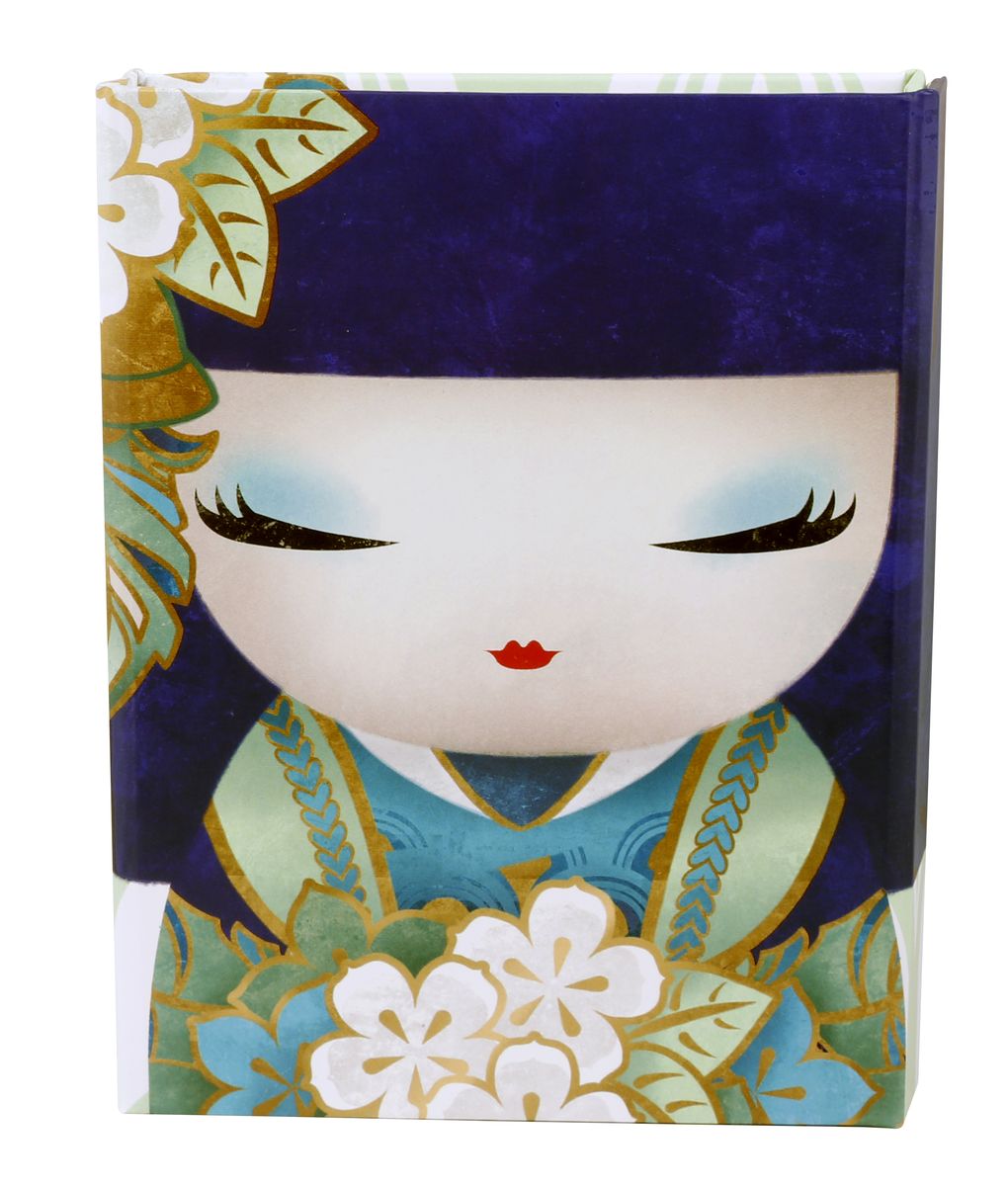 Kimmidoll Записная книжка Масайо с зеркалом72523WD Kimmidoll Записная книжка Масайо с зеркалом72523WDЗаписная книжка Масайо с овальным зеркалом на внутренней стороне обложки будет гармонично сочетаться с обстановкой рабочего стола стильной модницы. Обложка выполнена из плотного картона и закрывается сбоку на магнитный клапан. Внутренний блок содержит 80 разлинованных с одной стороны в полоску листов. Стильная и яркая записная книжка для заметок надежно сохранит все самые важные записи, мечты, воспоминания или даже лекции. А миниатюрное зеркало всегда поможет подправить макияж!