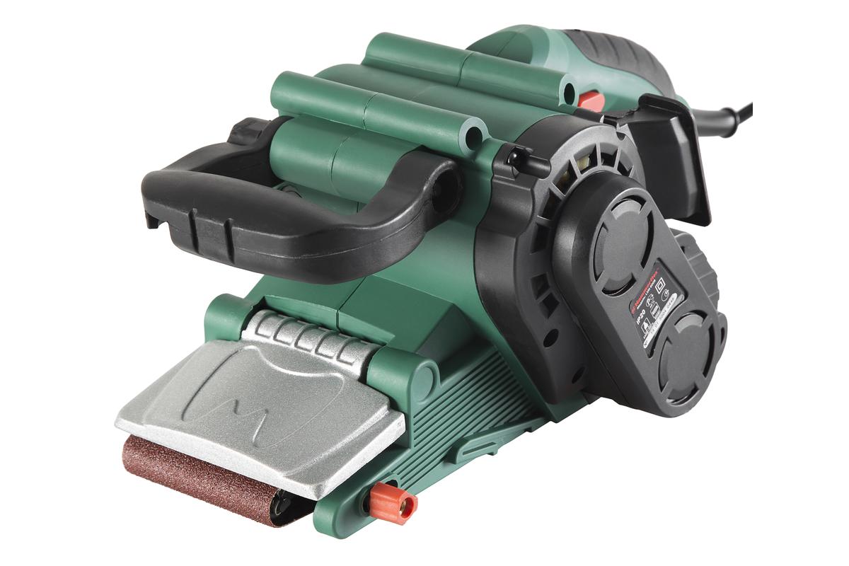 Шлиф.машинка ленточная Hammer Flex LSM800B158564 Шлиф.машинка ленточная Hammer Flex LSM800B158564Мощность 800 Вт в и размер ленты 457*75 мм позволяют эффективно проводить шлифовальные работы с деревянным брусом, ДВП, ДСП, фанерой, лаком и краской. Электронная регулировка оборотов в диапазоне 120-290 м/мин позволяет точно настроить инструмент в зависимости от требований к поверхности. Ленточная шлифмашина предназначена для шлифования больших объемов поверхностей, таких, как полы или стены. Использование шлифбумаги различной зернистости позволяет добиться необходимого качества обработки. LSM800B может использоваться совместно с промышленным пылесосом. ПРЕИМУЩЕСТВА: - Эргономичный корпус и удобная система замены шлифовальной бумаги с помощью рычага, придает комфорт и удобство в эксплуатации инструмента. - Система пылеудаления и пылесборный мешок сохранят чистоту на рабочем месте. - Возможность фиксации кнопки пуска особенно удобна при длительном режиме эксплуатации. - Особое удобство при обработке труднодоступных мест достигается за...