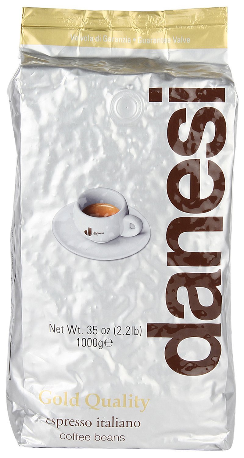 Danesi Gold кофе в зернах, 1 кгCDNSB0-P00024 Danesi Gold кофе в зернах, 1 кгCDNSB0-P00024Смесь зерен 100% арабики из Бразилии и Центральной Америки. Мягкий вкус кофе дополняют зерна из Кении, придающие этому сорту неповторимый насыщенный аромат и долгое послевкусие. Данези Голд — это самая популярная кофейная смесь Данези, менее сложная в приготовлении, чем Данези Доппио. Страна: Кения, Бразилия, Колумбия. Кофе Danesi - это элитный итальянский эспрессо, появившийся более ста лет назад. История кофе Danesi началась в Риме в 1905 году, когда итальянец Альфредо Данези открыл свой первый магазин и уютную кофейню «Nencini e Danesi». Альфредо сам составлял эксклюзивные кофейные смеси и варил эспрессо для своих гостей. За годы своего существования этот кофе завоевал огромную популярность не только в Италии, но и далеко за ее пределами, более чем в 60 странах мира. Философия компании очень проста - Ежедневно прилагать массу усилий для достижения и сохранения высокого уровня удовлетворённости клиентов. А воплощается это утверждение путем достижения...