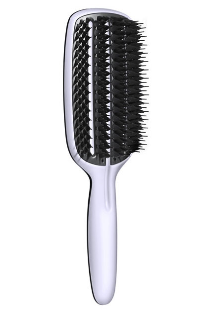 Tangle Teezer Расческа для волос Blow-Styling Full Paddle370206 Tangle Teezer Расческа для волос Blow-Styling Full Paddle370206Tangle Teezer - оригинальная профессиональная расческа для расчесывания волос, которая позволит вам с легкостью всего за одну минуту без рывков и напряжения расчесать мокрые или окрашенные волосы, не причиняя им вреда. Эта расческая делает легким и приятным расчесывание даже спутанных волос! Товар сертифицирован.