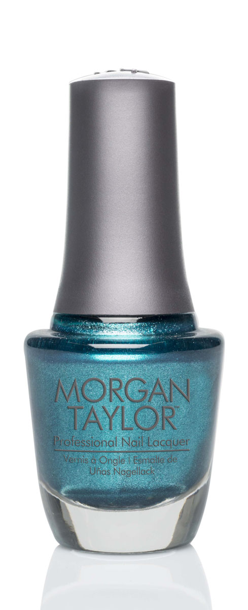 Morgan Taylor Лак для ногтей Wrapped in Riches/Окруженный роскошью, 15 мл50101 Morgan Taylor Лак для ногтей Wrapped in Riches/Окруженный роскошью, 15 мл50101Зеленый глиттер на полупрозрачной изумрудной базе. Эксклюзивная коллекция Morgan Taylor™ насыщена редкими и драгоценными составляющими. Оттенки основаны на светящихся жемчужинах, оловянных сплавах, мерцающем серебре и лучезарном золоте. Все пигменты перетерты в мельчайшую пыль и используются без разбавления другими красителями: в итоге лак получается благородным и дорогим. Наша обязанность перед мастером маникюра — предложить безопасное профессиональное цветное покрытие. Именно поэтому наши лаки являются BIG3FREE: не содержат формальдегида, толуола и дибутилфталата. В работе с клиентом лак должен быть безупречным — от содержимого флакона до удобства нанесения. Индивидуальный проект и дизайн — сочетание удобства в работе и оптимального веса флакона. Кристально-прозрачное итальянское стекло — это качество стекла позволяет вам видеть цвет лака без искажений, поэтому вопрос выбора цветного покрытия клиентом и мастером решается быстро и с легкостью. Удобный колпачок — воздушный, почти...
