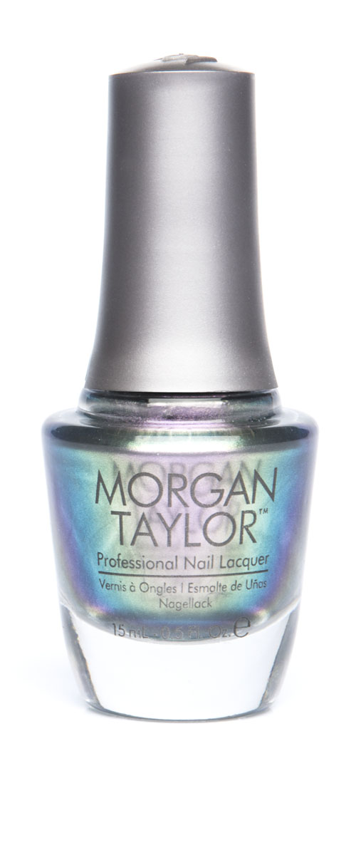 Morgan Taylor Лак для ногтей Little Misfit/Маленькая негодница, 15 мл50111 Morgan Taylor Лак для ногтей Little Misfit/Маленькая негодница, 15 мл50111Лавандово-изумрудный дуохром в серебристой базе. Эксклюзивная коллекция Morgan Taylor™ насыщена редкими и драгоценными составляющими. Оттенки основаны на светящихся жемчужинах, оловянных сплавах, мерцающем серебре и лучезарном золоте. Все пигменты перетерты в мельчайшую пыль и используются без разбавления другими красителями: в итоге лак получается благородным и дорогим. Наша обязанность перед мастером маникюра — предложить безопасное профессиональное цветное покрытие. Именно поэтому наши лаки являются BIG3FREE: не содержат формальдегида, толуола и дибутилфталата. В работе с клиентом лак должен быть безупречным — от содержимого флакона до удобства нанесения. Индивидуальный проект и дизайн — сочетание удобства в работе и оптимального веса флакона. Кристально-прозрачное итальянское стекло — это качество стекла позволяет вам видеть цвет лака без искажений, поэтому вопрос выбора цветного покрытия клиентом и мастером решается быстро и с легкостью. Удобный колпачок — воздушный, почти...