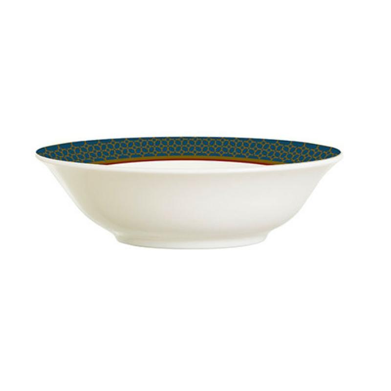 Салатник Luminarc Alto Saphir, диаметр 27 смJ1935 Салатник Luminarc Alto Saphir, диаметр 27 смJ1935Большой салатник Alto Saphir, диаметром 27 сантиметров, подойдет и для званного ужина, и для встречи в кругу семьи. Молочно-белая основа украшена широким бордюром в синих тонах. Салатник изготовлен из ударопрочного материала Zenix, сочетающий в себе красоту фарфора и технологичность стекла. Благодаря гладкости и отсутствию пор, посуда из этого материала не подвергается повреждениям и царапинам от приборов. Этот салатник можно мыть в посудомоечной машине.