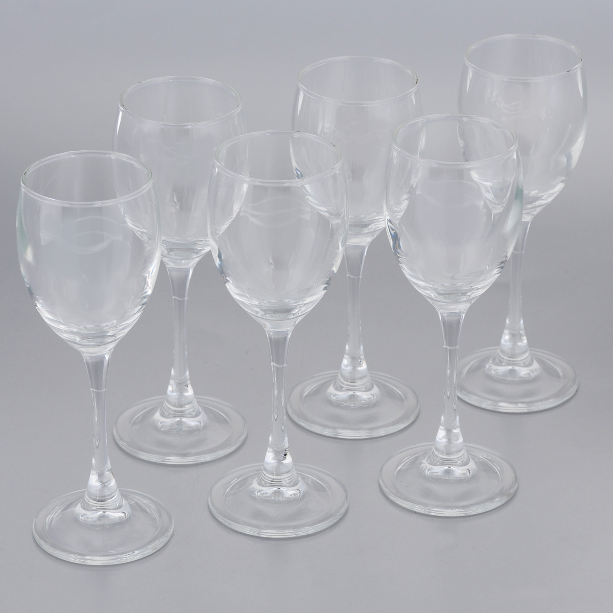 Набор рюмок Luminarc Signature 6 шт, 65 млH8165 Набор рюмок Luminarc Signature 6 шт, 65 млH8165Набор Luminarc Signature состоит из 6 рюмок на длинных тонких ножках, изготовленных из высококачественного стекла. Изделия оформлены в классическом стиле. Такой набор прекрасно дополнит праздничный стол и станет желанным подарком в любом доме. Можно мыть в посудомоечной машине. Диаметр рюмки (по верхнему краю): 4,2 см. Высота рюмки: 13,5 см. Диаметр основания рюмки: 5 см.