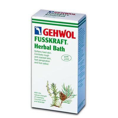 Gehwol Fusskraft Herbal Bath - Травяная ванна для ног 400 гр1*11516 Gehwol Fusskraft Herbal Bath - Травяная ванна для ног 400 гр1*11516Средство Травяная ванна Геволь (Fusskraft Herbal Bath Gehwol) с натуральными ингредиентами из трав и масла горной сосны. Ее основное воздействие направлено на нормализацию процесса потоотделения и продолжительное действие против запаха пота. Ванна также обладает сильными смягчающими свойствами и предназначена для размягчения чрезмерно жёсткой кожи ступней, мозолей, натоптышей, загрубевшей и растрескавшейся кожи ног. Назначение: Эффективно размягчает загрубевшую кожу, натоптыши и мозоли. Обладает дезодорирующим действием и нормализует потоотделение.
