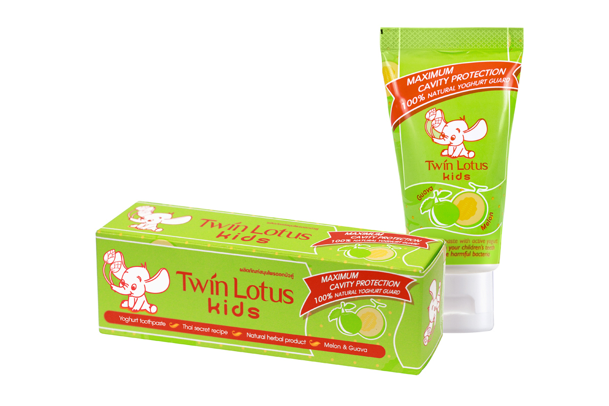 Twin Lotus Kids Зубная паста Melon & Guava (Дыня и Гуава), 50 г1398 Twin Lotus Kids Зубная паста Melon & Guava (Дыня и Гуава), 50 г1398Для молочных и постоянных зубов.Не содержит фтора, лауритсульфат натрия, парабенов, ПЭГ. Зубная паста предназначена для детей от 3 до 10 лет. Препятствует росту бактерий, обеспечивая надежную защиту от кариеса, нормализуют микробный состав полости рта, укрепляет зубную эмаль, предотвращая потерю кальция, обладает приятным фруктовым вкусом.
