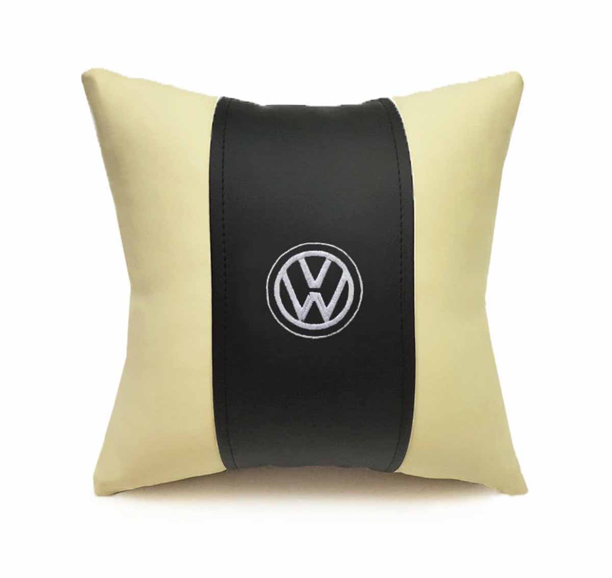 Подушка декоративная Auto premium VOLKSWAGEN, цвет: черно-бежевый. 3704937049 Подушка декоративная Auto premium VOLKSWAGEN, цвет: черно-бежевый. 3704937049Подушка в машину с вышивкой автологотипа - отличное дополнение для салона Вашего авто. Мягкая подушка изготовлена из матовой экокожи будет удобна пассажиру. К тому же не перестанет радовать Вас своим видом. Оптимальный размер подушки (30х30) не загромождает салон автомобиля.