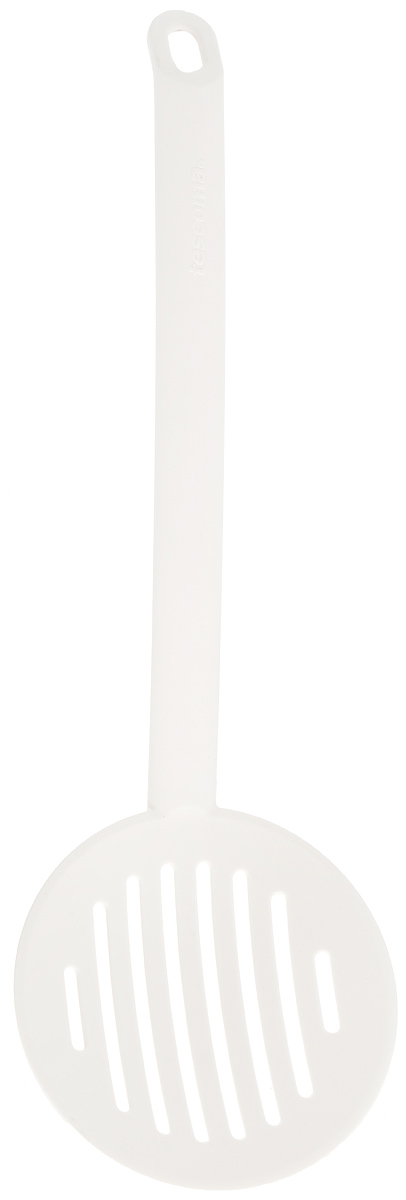Шумовка Tescoma Space Bianco, длина 32 см638072 Шумовка Tescoma Space Bianco, длина 32 см638072Шумовка Tescoma Space Bianco выполнена из высококачественного термостойкого нейлона и выдерживает температуру до 210°C. Изделие поможет вам без особого труда снять пену, вынуть из кастрюли мясо, рыбу овощи и многое другое. Идеально подходит для посуды с антипригарным покрытием. Ручка изделия снабжена отверстием для подвешивания. Можно мыть в посудомоечной машине. Длина шумовки: 32 см. Диаметр рабочей поверхности: 11 см.