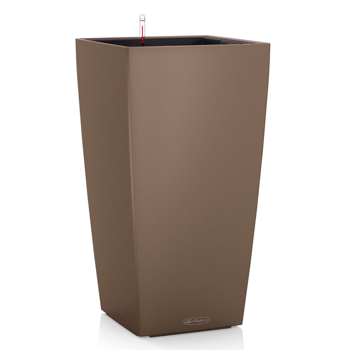 Кашпо Lechuza Color Cubico, с системой автополива, цвет: мускатный орех, 30 х 30 х 56 см13133 Кашпо Lechuza Color Cubico, с системой автополива, цвет: мускатный орех, 30 х 30 х 56 см13133Кашпо Lechuza Color Cubico, изготовленное из высококачественного пластика, идеальное решение для тех, кто регулярно забывает поливать комнатные растения. Стильный дизайн позволит украсить растениями офис, кафе или любое другое помещение. Кашпо Lechuza Color Cubico с системой автополива упростит уход за вашими цветами и поможет растениям получать то количество влаги, которое им необходимо в данный момент времени. В набор входит: кашпо, внутренний горшок, индикатор уровня воды, вал подачи воды, субстрат растений в качестве дренажного слоя, резервуар для воды. Внутренний горшок, оснащенный выдвижными ручками, обеспечивает: - легкую переноску даже высоких растений; - легкую смену растений; - можно также просто убрать растения на зиму; - винт в днище позволяет стечь излишней дождевой воде наружу. Кашпо Lechuza Color Cubico украсит любой интерьер, а также станет замечательным подарком для ваших родных и близких.