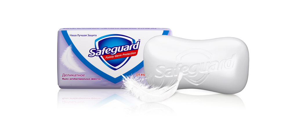 Safeguard Антибактериальное мыло Деликатное, 90 г23075 Safeguard Антибактериальное мыло Деликатное, 90 г23075Мыло Safeguard на 100% рекомендовано специалистами по всему миру! Антибактериальное мыло Safeguard Деликатное уничтожает до 99,9% всех известных болезнетворных бактерий и ухаживает за кожей рук:• поверхностно активные вещества эффективно удаляют все виды микробов в момент смывания• антибактериальный комплекс обеспечивает защиту от самых опасных граммоположительных бактерии (Стрептококк, Стафилококк) до 12 часов после смывания• смягчающие компоненты оказывают успокаивающее воздействие на кожу рук, и ваши руки сияют здоровьемЭто мыло - просто находка! Отличная защита от микробов, не вызывает раздражения, пользуемся всей семьей