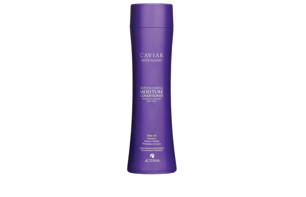 Alterna Увлажняющий кондиционер c морским шелком Caviar Anti-Aging Replenishing Moisture Conditioner - 250 мл60615 Alterna Увлажняющий кондиционер c морским шелком Caviar Anti-Aging Replenishing Moisture Conditioner - 250 мл60615Увлажняющий кондиционер Alterna Caviar Anti-Aging Replenishing Volume возрождает способность волос бороться с видимыми признаками старения волос. Насыщенный коктейль липидов обеспечивает длительное увлажнение волос, способствует удержанию влаги и нормализует ее баланс, питает волосяной стержень. Основные компоненты способствуют запечатыванию в волосах активных ключевых ингредиентов и усиливают их действие. Защищает волосы от ежедневного стресса и последующего их повреждения от воздействия окружающей среды. Результат: Придает волосам мягкость и шелковистость. Защищает цвет волос от вымывания и способствует сохранению насыщенности оттенка. Обеспечивает защиту от ультрафиолетовых лучей. Придает волосам термозащитные свойства. Подходит для ежедневного применения.