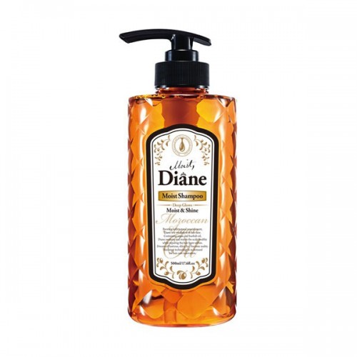 Шампунь Diane Moist & Shine Глубокое увлажнение сухих волос, 500 млds02 Шампунь Diane Moist & Shine Глубокое увлажнение сухих волос, 500 млds02Шампунь с ароматом лесных ягод на основе масел придаёт блеск и сияние, увлажняя и оживляя волосы изнутри. Защищает от пагубных ультрафиолетовых лучей, увлажняет кожу головы и способствует её регенерации, помогая избавиться от перхоти. Стимулирует рост волос и борется с их выпадением, укрепляя волосяные луковицы. Фитостерин как стабилизатор гормонального баланса и иммунной системы предотвращает развитие седины, выпадение волос и различные виды аллопеции. Кератин, попадая на волосы, проникает в их структуру, заполняет собой мельчайшие трещинки, склеивает посеченные кончики и наполняет волосы дополнительной прочностью и объёмом.Рекомендуется использовать в комплексе с бальзамом для волос той же линии.