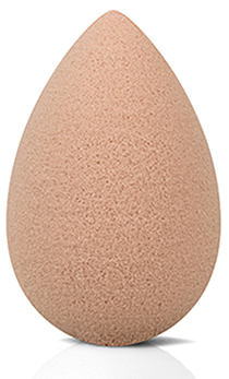 Beautyblender Спонж nudeCRS-80273547 Beautyblender Спонж nudeCRS-80273547Использование косметики никогда не было столь невесомым! Представляем вашему вниманию beautyblender nude (бьютиблендер нюд) - основной инструмент для нанесения тональных средств, созданный в телесном оттенке, чтобы подчеркнуть вашу естественность. beautyblender nude - идеальный инструмент для создания естественного макияжа или мейк апа в стиле «нюд». Главное в таком макияже - добиться идеального тона лица. С помощью beautyblender nude нанесение будет лёгким, кожа - свежей, а макияж - естественным! Революционная форма спонжа beautyblender делает его использование очень простым, благодаря заостренному кончику, который позволяет добраться до трудно-доступных участков с удивительной легкостью. Мягкая замшевая текстура спонжа, приятная на ощупь, соответствует контурам лица и делает мейк ап лёгким и естественным. Спонжи beautyblender имеют структуру «открытой ячейки», которая наполняется небольшим количеством воды, когда спонж смачивают. Это позволяет быть спонжу «наполненным», поэтому средство макияжа остается на поверхности спонжа, а не поглощается им, что дает возможность экономить косметические средства.