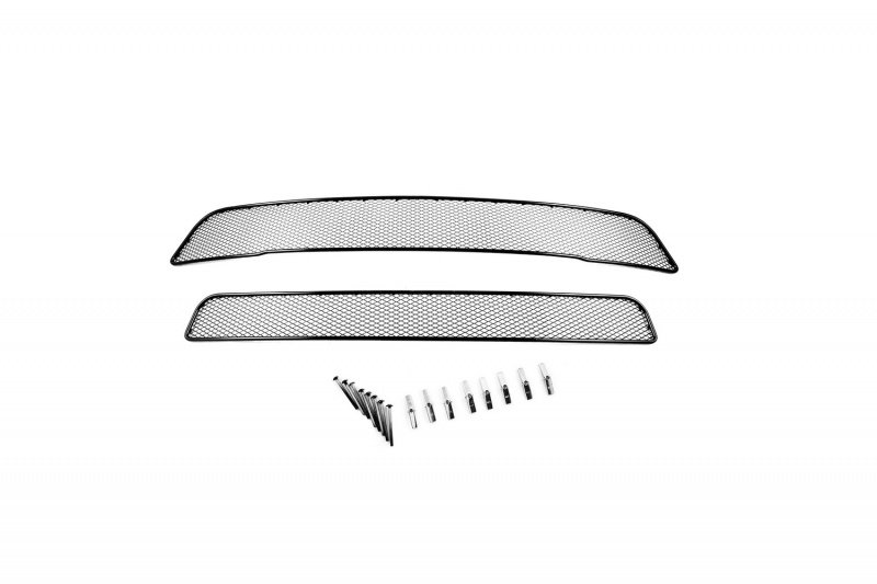 Сетка на бампер внешняя Novline-Autofamily, для Mitsubishi Outlader 2012-2015, 2 шт01-380112-15B Сетка на бампер внешняя Novline-Autofamily, для Mitsubishi Outlader 2012-2015, 2 шт01-380112-15BВ отличие от универсальных сеток, данный продукт разрабатывается индивидуально под каждый бампер автомобиля. Внешняя защитная сетка радиатора полностью повторяет геометрию решетки бампера и гармонично вписывается в общий стиль автомобиля. При создании продукта мы учли как потребности автомобилистов, для которых важна исключительно защитная функция, так и автолюбителей, которые ищут способы подчеркнуть или создать новый стиль своего авто. Функциональность, тюнинг, или и то, и другое? Выбор только за вами. Сетка для защиты радиатора изготовлена из антикоррозионного материала, что гарантирует отсутствие ржавчины в процессе эксплуатации. Простая установка делает этот продукт необыкновенно удобным. В отличие от универсальных сеток, для установки которых требуется снятие бампера, то есть наличие специализированных навыков и дополнительного оборудования (подъемник и так далее), для установки этого продукта понадобится 20 минут времени и отвертка.