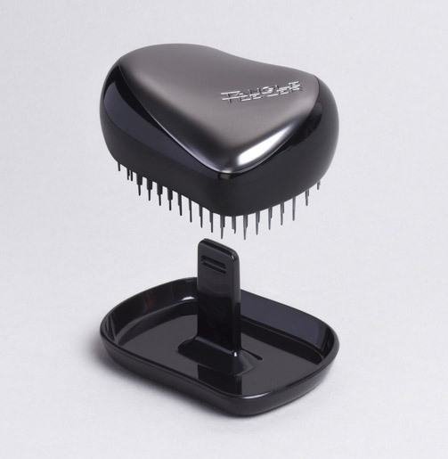 Tangle Teezer Расческа для волос Mens Compact GroomerMP59.3D Tangle Teezer Расческа для волос Mens Compact GroomerMP59.3DTangle Teezer – оригинальная профессиональная расческа для расчесывания волос, которая позволит вам с легкостью всего за одну минуту без рывков и напряжения расчесать мокрые, уязвимые или окрашенные волосы не нарушая структуру волос и не причиняя себе дискомфорта.