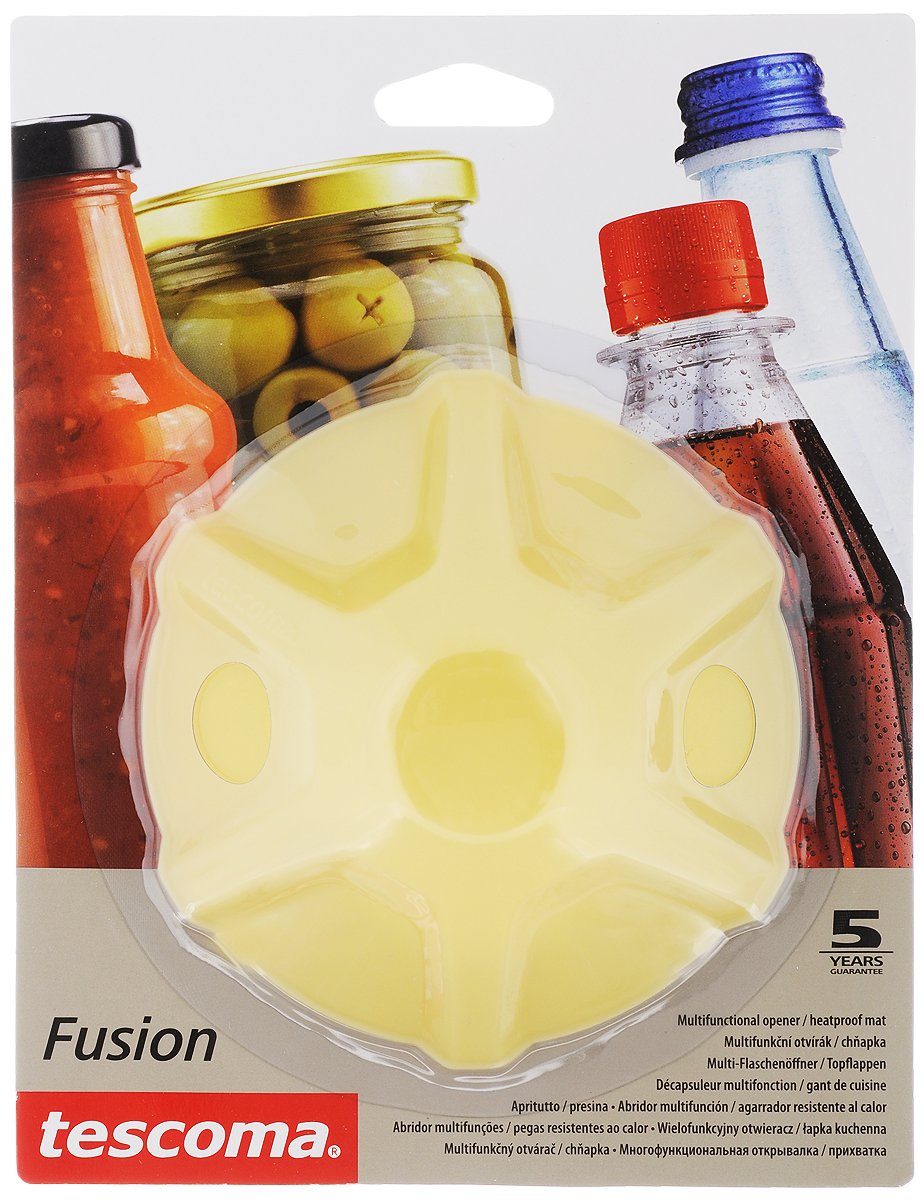 Прихватка-открывалка Tescoma Fusion, цвет: желтый638498_желтый Прихватка-открывалка Tescoma Fusion, цвет: желтый638498_желтыйМногофункциональная прихватка-открывалка Tescoma Fusion, выполненная из высококачественного силикона, подходит для открывания всех видов бутылок и сосудов с винтовыми крышками с диаметром до 10 см, от ПЭТ-бутылок до банок. Изделие отлично подходит в качестве термостойкой кухонной прихватки при манипуляции с горячими кастрюлями и сковородками. Можно мыть в посудомоечной машине. Диаметр: 13 см.