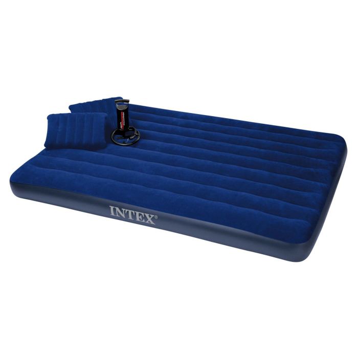 Матрас надувной Intex Classic Downy Queen 152х203х22 см, цвет: синий. 68765ATC-F-01 Матрас надувной Intex Classic Downy Queen 152х203х22 см, цвет: синий. 68765ATC-F-01Матрас надувной Classic Downy Queen, в комплекте ручной насос и 2 надувные подушки имеет красивый темно-синий цвет и велюровое покрытие. Внутреннее устройство матраса представляет собой оболочку с перегородками для плавного перетекания воздуха. Материал надувного матраса прочный высококачественный и водонепроницаемый винил.Надувной матрас оснащен клапанами 2 в одном, позволяющими быстро спустить или накачать воздух, используя любой насос фирмы Intex. Матрас можно использовать как дома, так и в путешествиях. Это матрас поможет расположить гостей у себя дома, а также отлично подойдет для отдыха на природе. Прилагается ручной насос и две подушки.Матрас надувной Classic Downy Queen 152х203х22 см + ручной насос и 2 надувные подушки