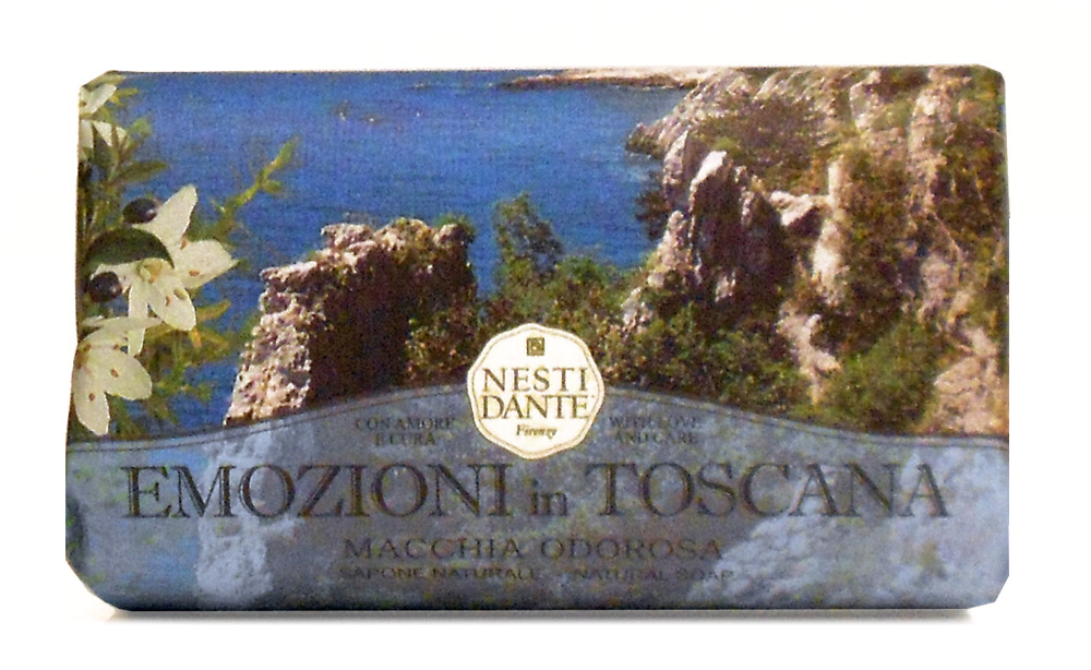 Мыло Nesti Dante Emozioni In Toscana. Прикосновение Средиземноморья, 250 г7226 Мыло Nesti Dante Emozioni In Toscana. Прикосновение Средиземноморья, 250 г7226Великолепное растительное мыло премиум-класса Nesti Dante Emozioni In Toscana. Прикосновение Средиземноморья изготовлено по старинным рецептам и по традиционной котловой технологии, в составе мыла только натуральные оливковое и пальмовое масло высочайшего качества, для ароматизации использованы органические эфирные масла. Ежедневный ритуал красоты, любви и заботы не только для тела, но и для души. Однажды познакомившись со столь разной пленяющей Тосканой, вы будете вновь и вновь возвращаться к воспоминаниям и грезам о ее пламенных лесах, лугах, маленьких городишках, скалистых побережьях, терракотовых деревушках и волнующих ароматах Тосканы.Мыло Прикосновение Средиземноморья - пряные ароматы можжевельника, чабреца и сосновой смолы в сочетании с легким морским бризом, позволят снять напряжение, придадут бодрость.Изысканная флорентийская бумага, в которую завернуто мыло, расписана акварелью, на каждом кусочке мыла выгравирована надпись With Love And Care (С любовю и заботой). Характеристики:Вес: 250 г. Производитель: Италия. Товар сертифицирован. Nesti Dante - одна из немногих итальянских мыловаренных фабрик, которая продолжает использовать в производстве только натуральные ингредиенты и кустарный способ производства. Тщательный выбор каждого ингредиента в отдельности позволяет использовать ценное сырье, такое как цельные нейтральные растительные и животные жиры и эти качественные материалы позволяют получать более обогащенное и более мягкое мыло благодаря присутствию фракции глицерида в жирах.