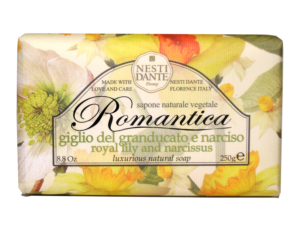 Мыло Nesti Dante Romantica. Королевская лилия и нарцисс, 250 г1310106 Мыло Nesti Dante Romantica. Королевская лилия и нарцисс, 250 г1310106Натуральное мыло премиум-класса Nesti Dante Romantica. Королевская лилия и нарцисс - два букета, бережно отобранные самые романтичные и эмоциональные ароматы, самые незабываемые моменты нашей жизни в магии цветов провинции Тоскана. Лилия символ красоты и совершенства, обладает тонким и приятным ароматом, аромат нарцисса тонизирует и поднимает настроение. Изысканная флорентийская бумага, в которую завернуто мыло, расписана акварелью, на каждом кусочке мыла выгравирована надпись With Love And Care (С любовю и заботой). Характеристики: Вес: 250 г. Производитель: Италия. Товар сертифицирован. Nesti Dante - одна из немногих итальянских мыловаренных фабрик, которая продолжает использовать в производстве только натуральные ингредиенты и кустарный способ производства. Тщательный выбор каждого ингредиента в отдельности позволяет использовать ценное сырье, такое как цельные нейтральные растительные и животные жиры и эти...